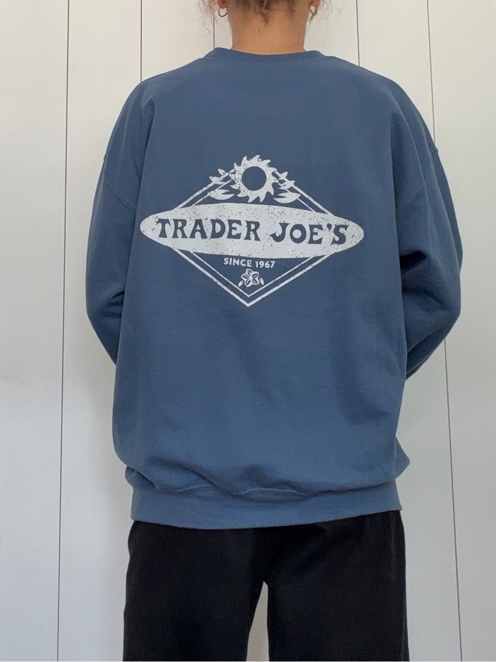 TRADER JOE’S CREWNECK - Picture 5 of 5